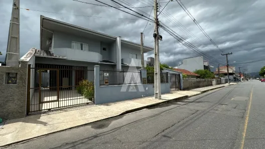 Sobrado com 3 Quartos à venda, 122m² no Iririú, Joinville