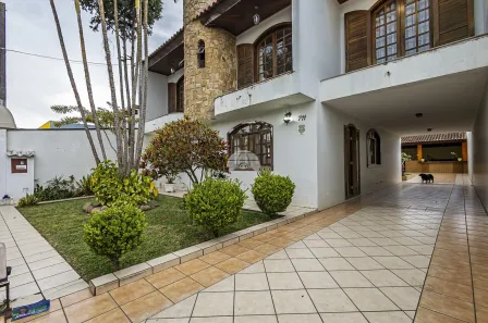 Sobrado com 5 Quartos à venda, 240m² no Xaxim, Curitiba