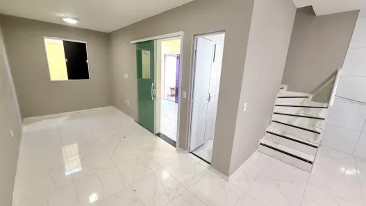 Sobrado com 3 Quartos para alugar, 105m² no Parangaba, Fortaleza