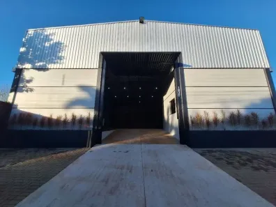 Casa com 1 Quarto para alugar, 500m² no Morumbi, Cascavel