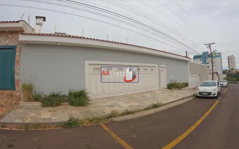 Casa com 3 Quartos para alugar, 327m² no São José, Franca