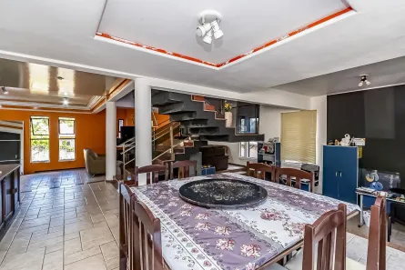 Sobrado com 5 Quartos à venda, 340m² no Mossunguê, Curitiba