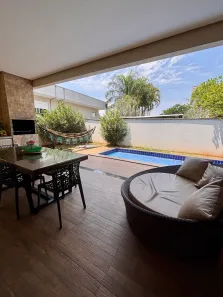 Casa de Condomínio com 4 Quartos para alugar, 230m² no Jardins Valência, Goiânia