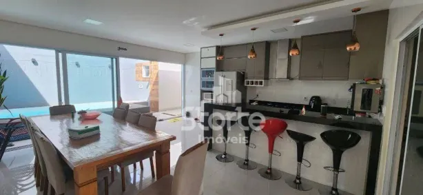 Casa com 3 Quartos à venda, 156m² no Novo Mundo, Uberlândia