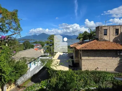Casa com 4 Quartos à venda, 242m² no Ponta de Baixo, São José