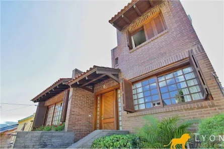 Casa com 3 Quartos à venda, 355m² no Santo Antônio, Porto Alegre