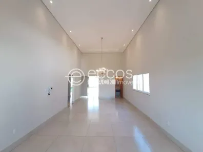Casa com 3 Quartos para alugar, 220m² no Jardim Inconfidência, Uberlândia