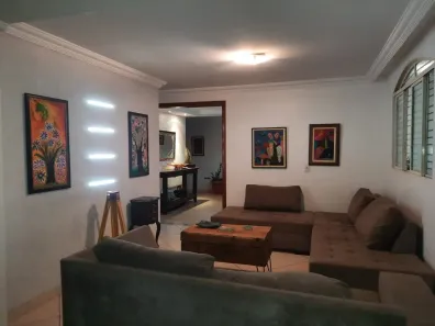 Casa com 3 Quartos à venda, 232m² no Parque das Laranjeiras, Goiânia