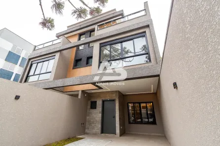 Sobrado com 4 Quartos à venda, 150m² no Água Verde, Curitiba