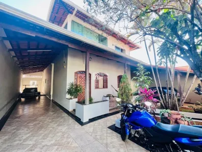 Casa com 5 Quartos à venda, 325m² no Niterói, Betim