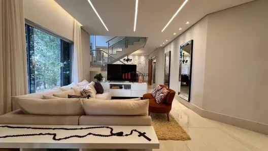 Casa de Condomínio com 5 Quartos à venda, 280m² no Operária, Londrina