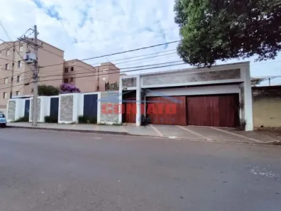 Casa com 3 Quartos para alugar, 686m² no Jardim São Carlos, São Carlos