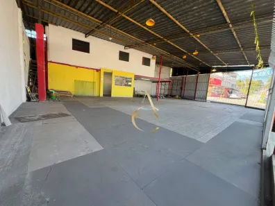 Galpão/Depósito/Armazém para alugar, 210m² no Vila Pacaembu, Queimados