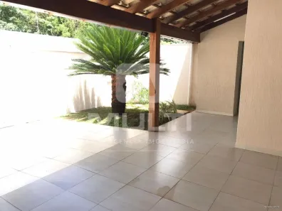Casa com 3 Quartos para alugar, 135m² no Nova Uberlândia, Uberlândia