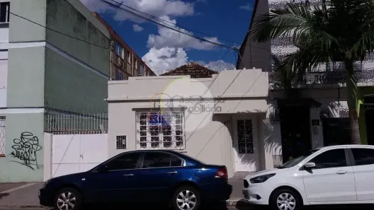 Casa com 4 Quartos para alugar, 240m² no Centro, Pelotas