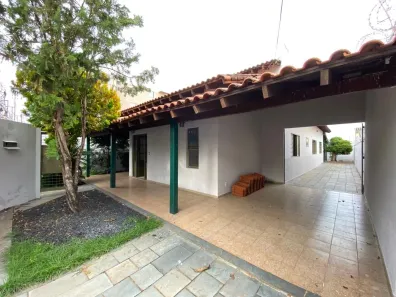 Casa com 4 Quartos à venda, 230m² no Santa Mônica, Uberlândia