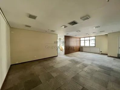 Prédio Comercial à venda, 110m² no Vila Olímpia, São Paulo