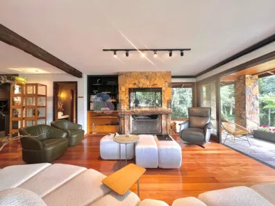 Casa de Condomínio com 2 Quartos à venda, 282m² no Saint Moritz, Gramado