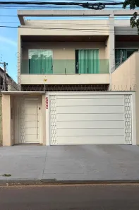 Sobrado com 3 Quartos à venda, 200m² no Carandá Bosque, Campo Grande