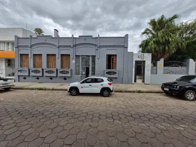 Casa com 3 Quartos para alugar, 450m² no Centro, Bagé
