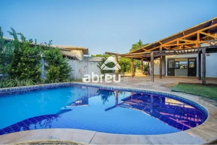 Casa com 4 Quartos à venda, 390m² no Candelária, Natal