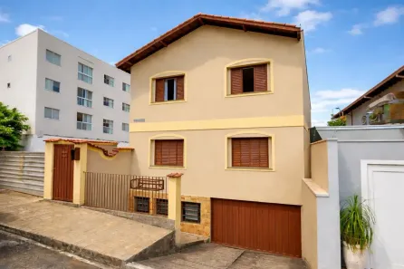 Apartamento com 2 Quartos para alugar, 75m² no Centro, Pouso Alegre