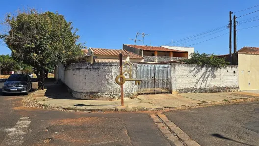 Casa com 2 Quartos à venda, 197m² no Jardim Morada do Sol (Vila Xavier), Araraquara
