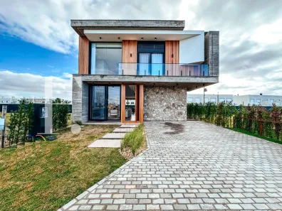 Sobrado com 4 Quartos à venda, 226m² no , Xangri-Lá