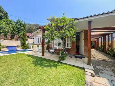Casa com 6 Quartos à venda, 161m² no Mosela, Petrópolis