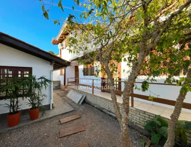 Casa com 1 Quarto para alugar, 25m² no Sambaqui, Florianópolis