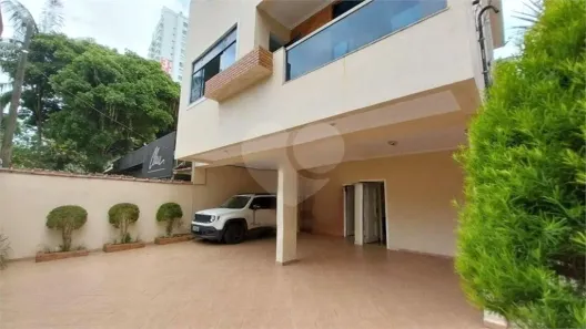 Sobrado com 4 Quartos para alugar, 250m² no Embaré, Santos