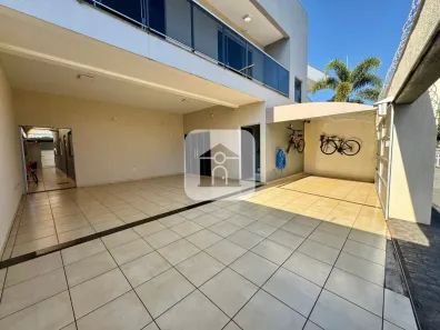 Sobrado com 3 Quartos à venda, 342m² no Jardim Patrícia, Uberlândia