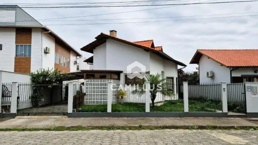 Casa com 3 Quartos à venda, 130m² no Carianos, Florianópolis