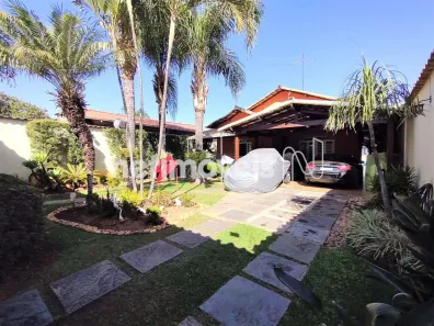 Casa com 4 Quartos à venda, 210m² no Arvoredo 2ª Seção, Contagem