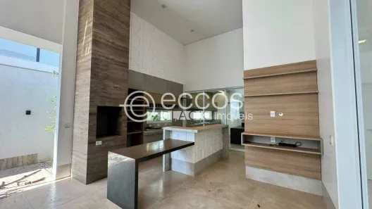 Casa de Condomínio com 3 Quartos para alugar, 230m² no Granja Marileusa, Uberlândia