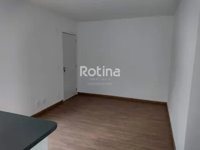 Apartamento com 2 Quartos para alugar, 45m² no Chácaras Tubalina e Quartel, Uberlândia