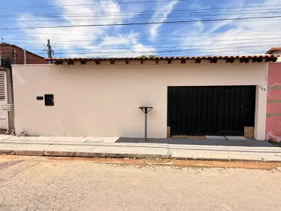 Casa com 4 Quartos à venda, 250m² no Renascer, Cuiabá