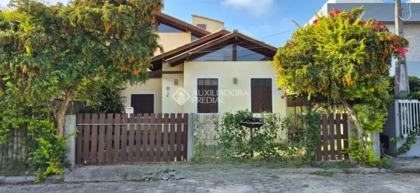 Casa com 2 Quartos para alugar, 90m² no Campeche, Florianópolis
