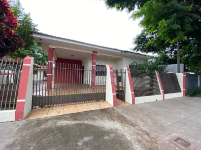 Casa com 4 Quartos para alugar, 142m² no Vila Santo Antônio, Maringá