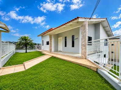Casa com 4 Quartos para alugar, 215m² no Esplanada, Chapecó