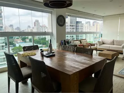 Apartamento com 3 Quartos para alugar, 210m² no Vila Olímpia, São Paulo