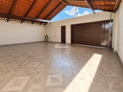 Casa com 2 Quartos para alugar, 74m² no Jardim Nenê Gomes, Uberaba