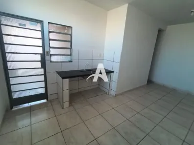 Casa com 3 Quartos para alugar, 100m² no Presidente Roosevelt, Uberlândia