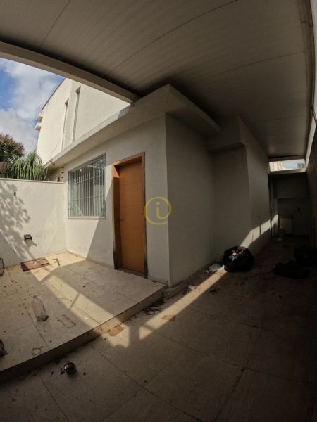 Casa com 2 quartos — Santa Terezinha, Belo Horizonte