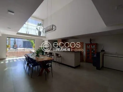 Casa com 4 Quartos à venda, 372m² no Cidade Jardim, Uberlândia
