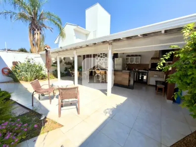 Casa com 3 Quartos à venda, 250m² no Umuarama, Uberlândia