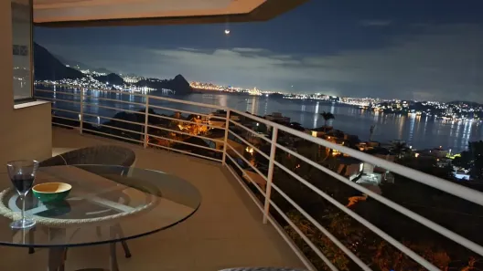 Casa de Condomínio com 4 Quartos à venda, 483m² no Charitas, Niterói
