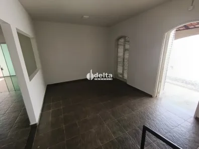 Ponto Comercial com 8 Quartos à venda, 270m² no Osvaldo Rezende, Uberlândia