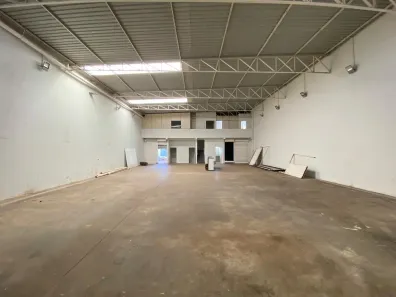 Galpão/Depósito/Armazém à venda, 380m² no Novo Mundo, Uberlândia