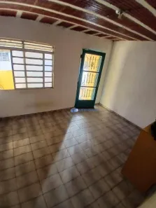 Casa com 2 Quartos para alugar, 30m² no Jardim Primavera, Jacareí